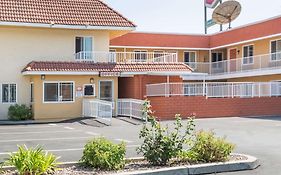 Super 8 By Wyndham Azusa